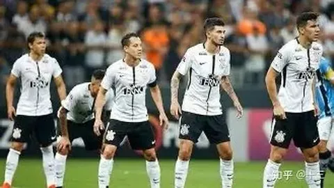 “韦伯揭秘争议一幕：罗伯逊低姿避让，范戴克进球被判无效引热议！”